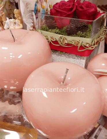 Candela artigianale a forma di mela piccola rosa